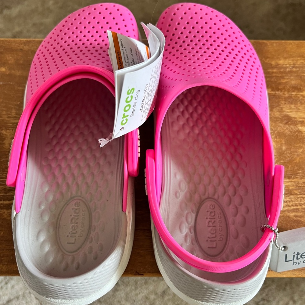 Pink Crocs!! Never worn with tags 🥰🥰